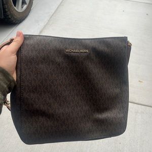Michael kors handbag great condition barely used.